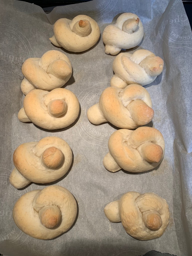 Baked knot buns
